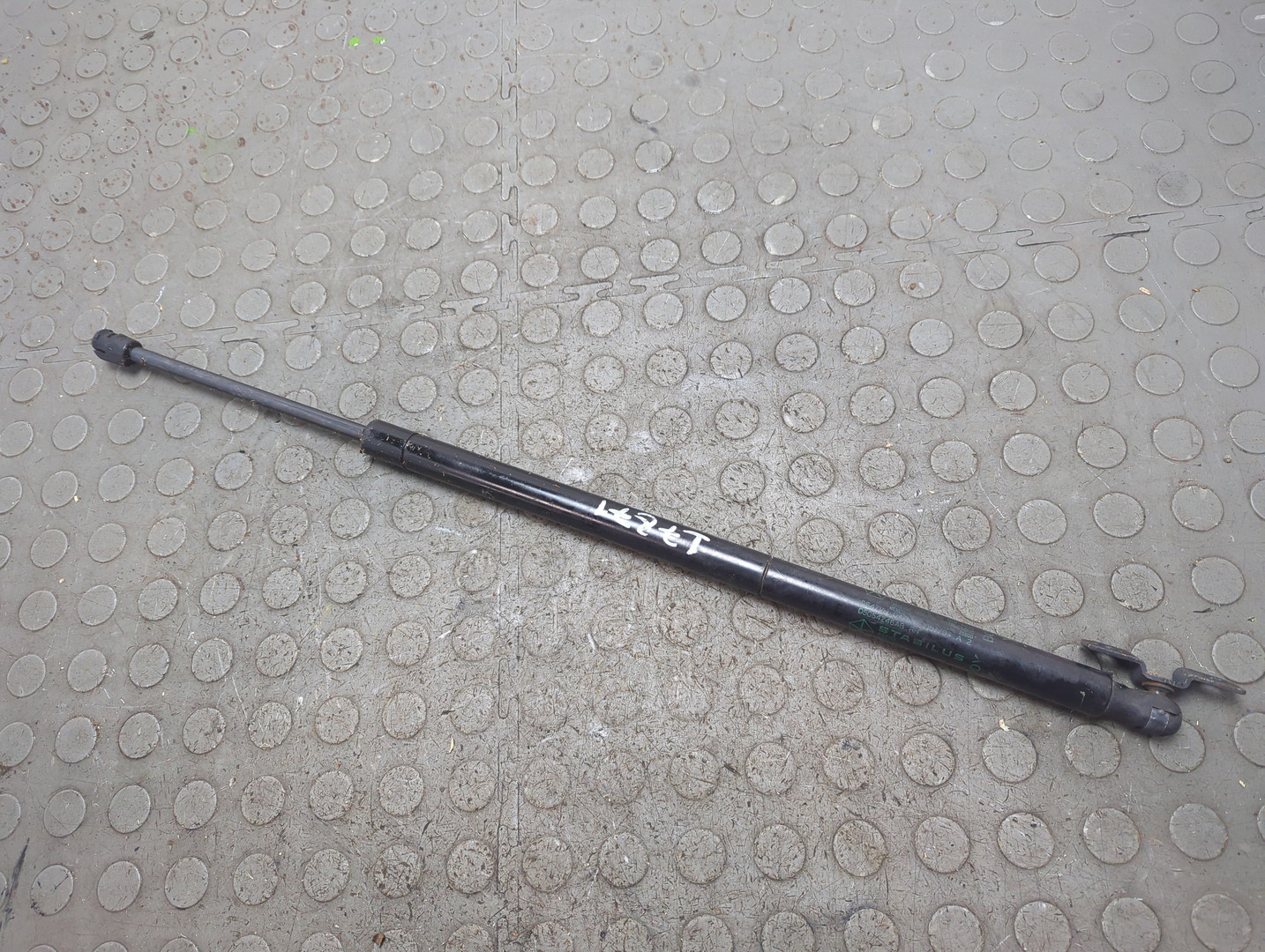 Амортизатор капота