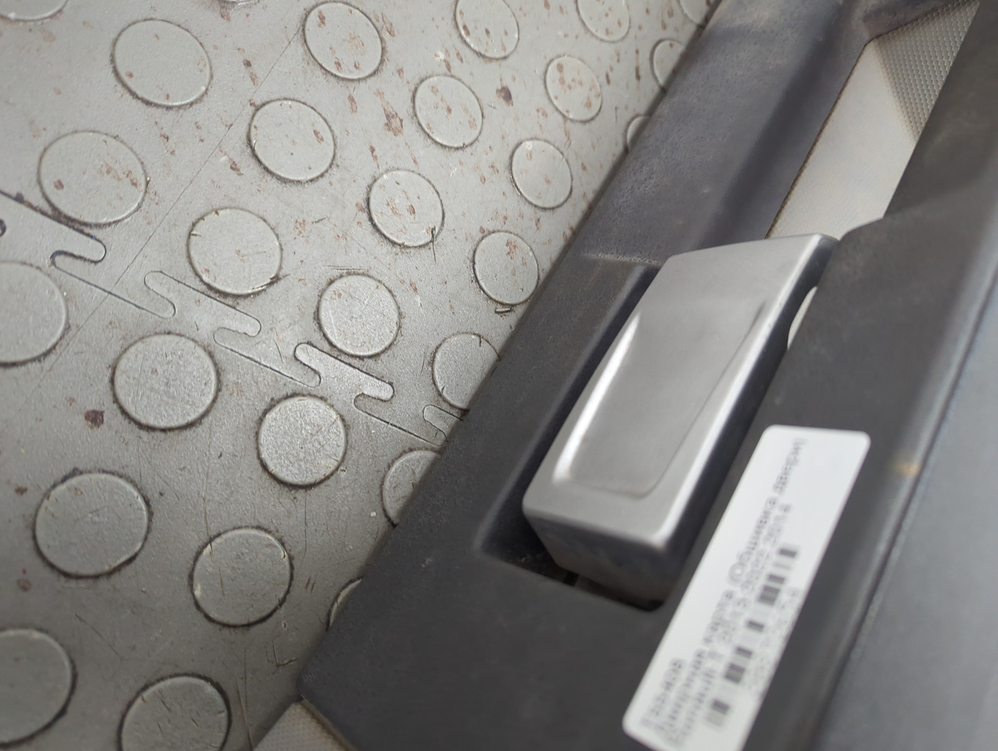 Обшивка двери передней левой