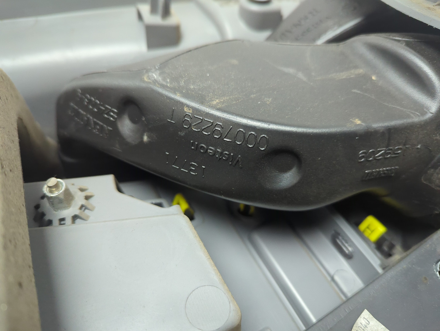 Обшивка двери передней левой