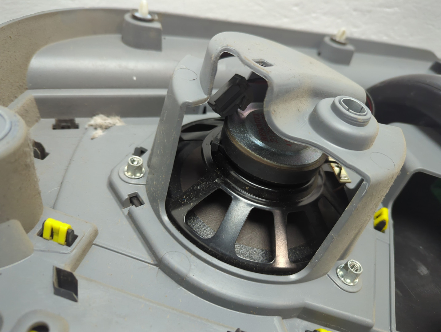 Обшивка двери передней левой