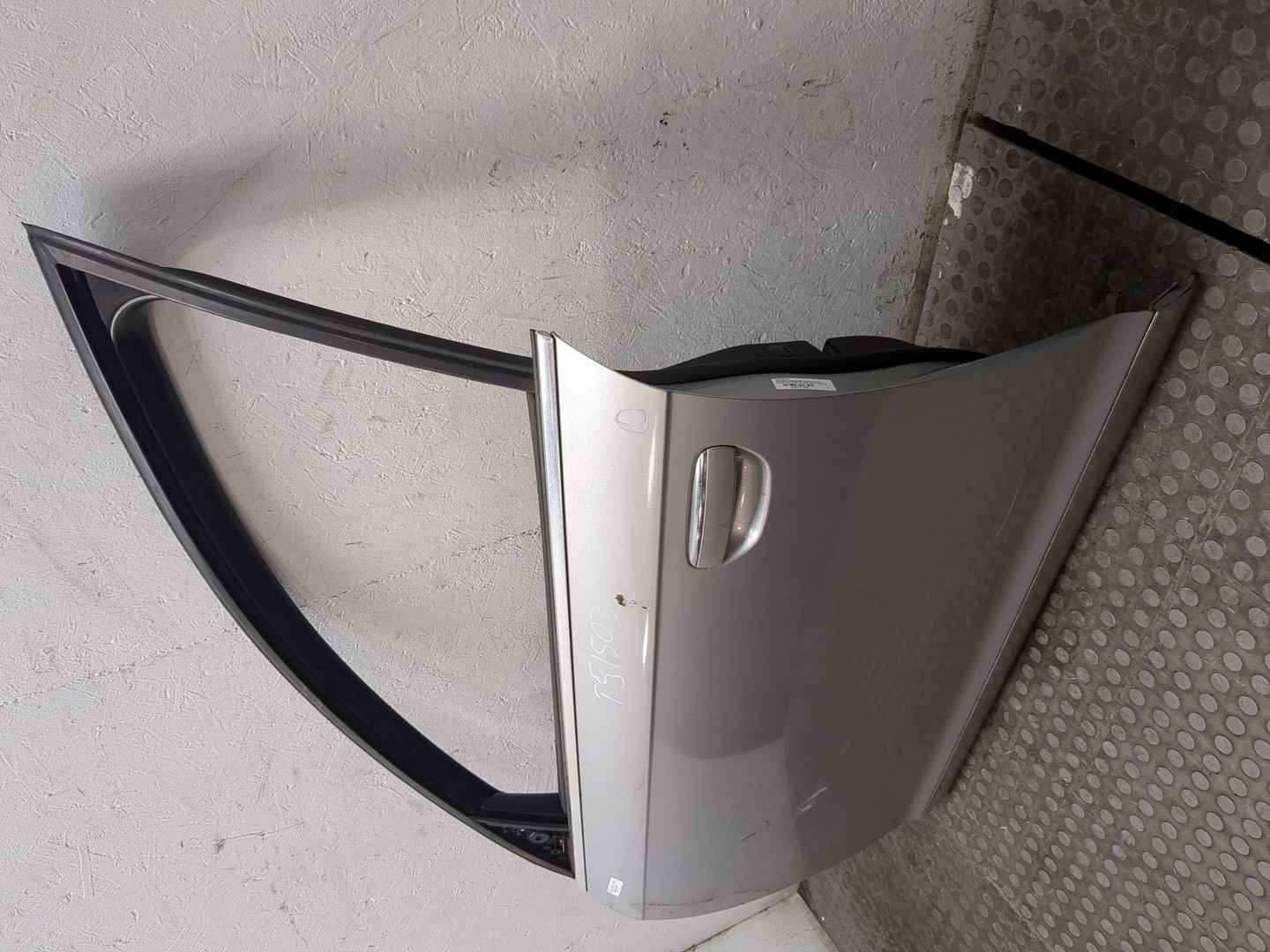 Дверь передняя левая