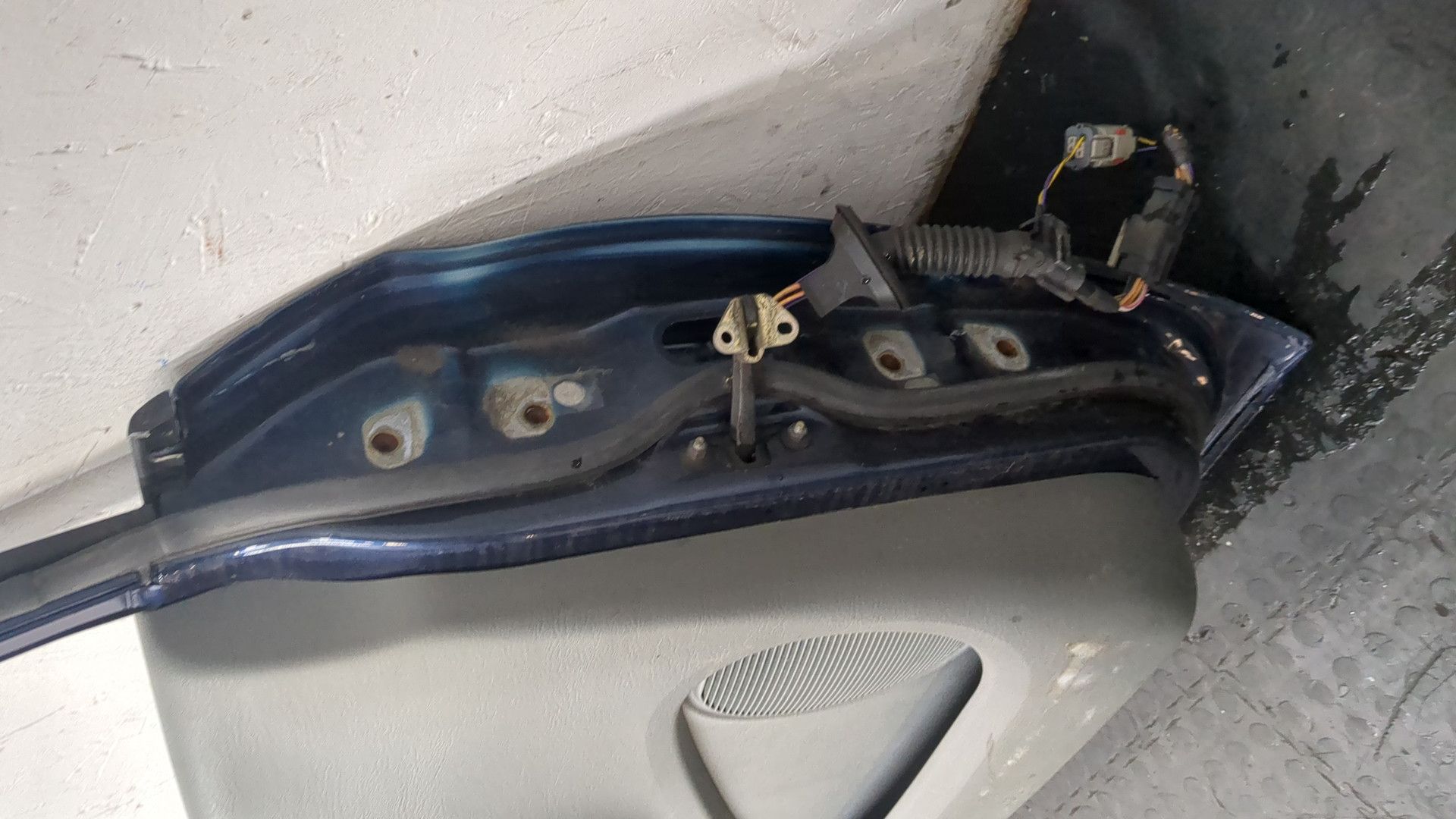 Дверь передняя левая