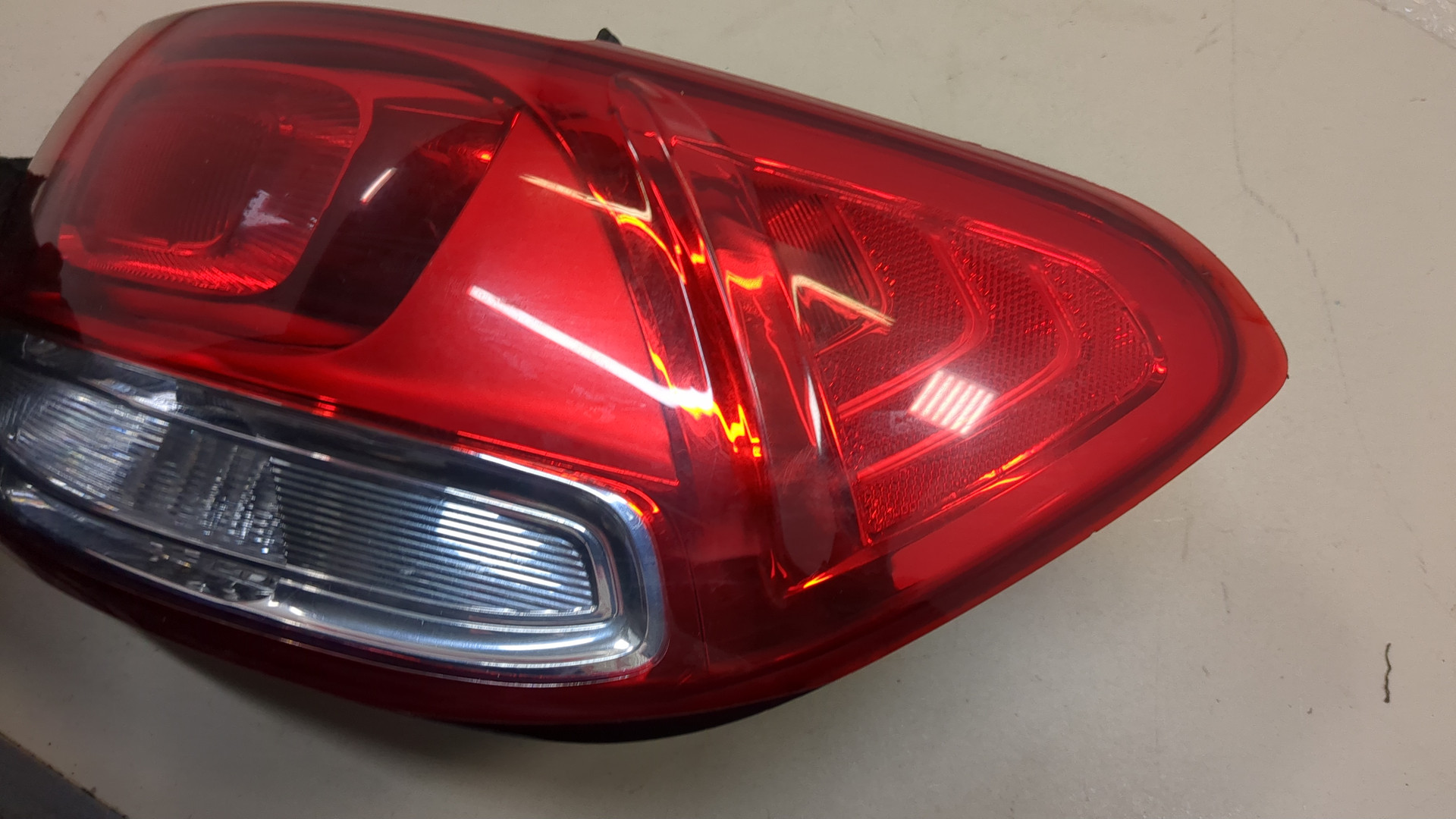 Фонарь задний правый