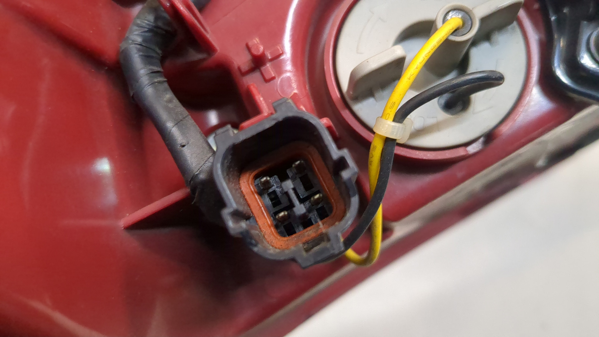 Фонарь задний правый