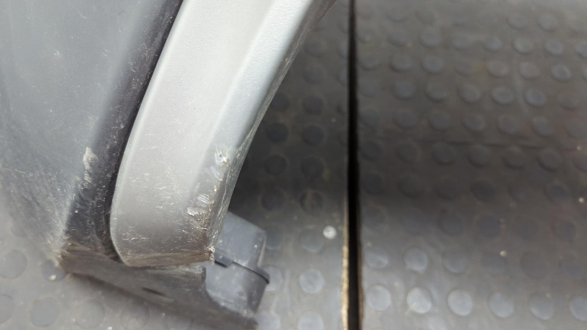 Бампер задний