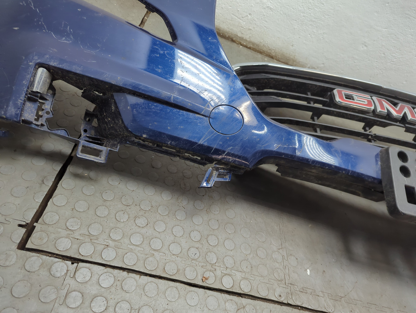 Бампер передний