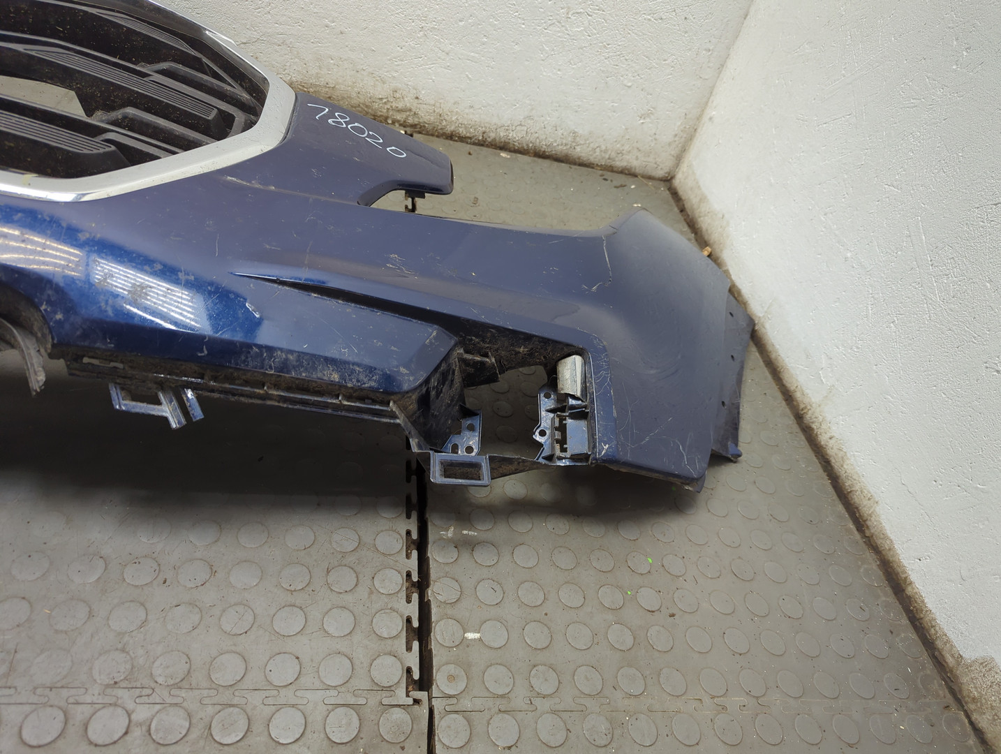 Бампер передний