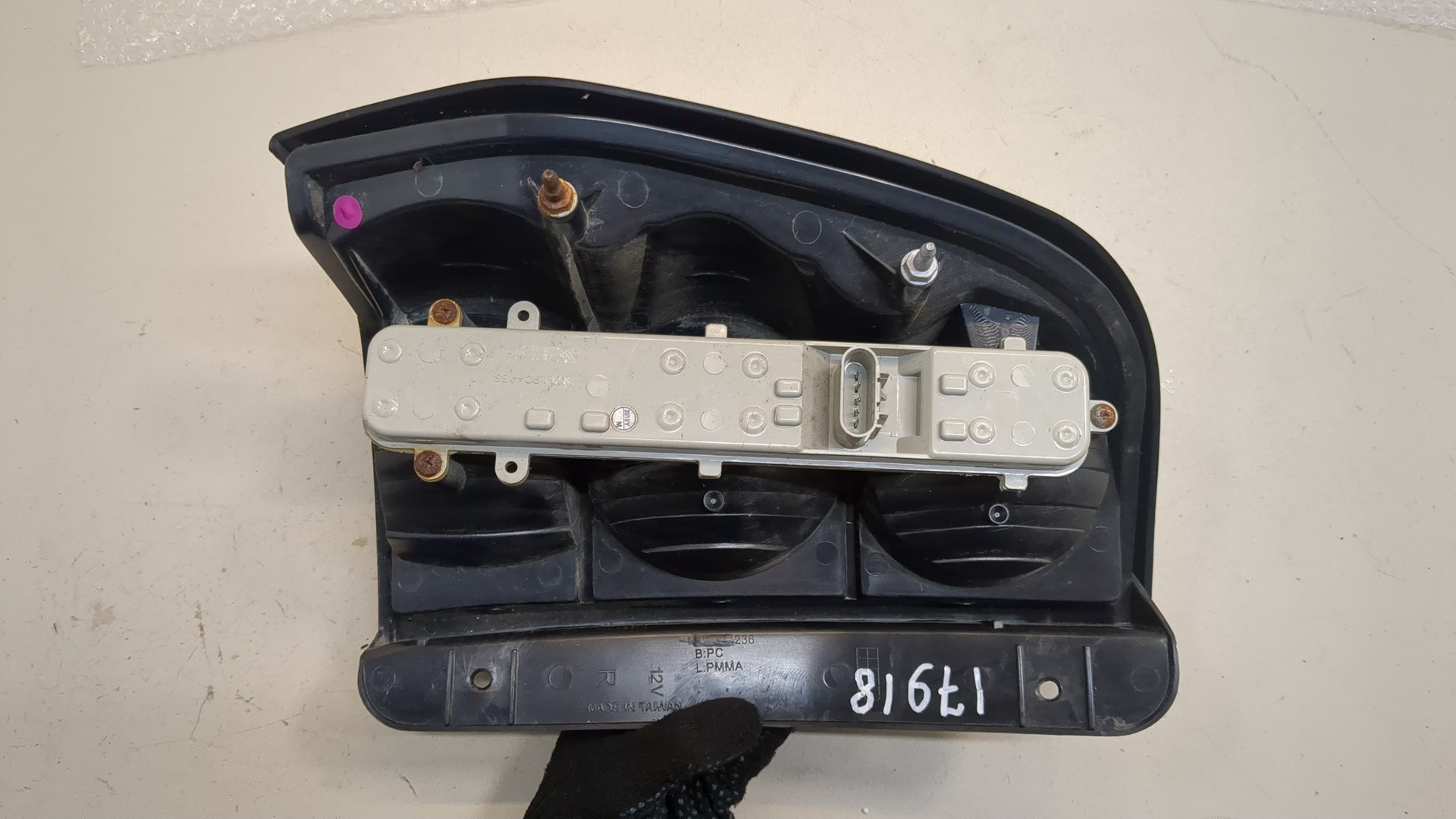 Фонарь задний правый