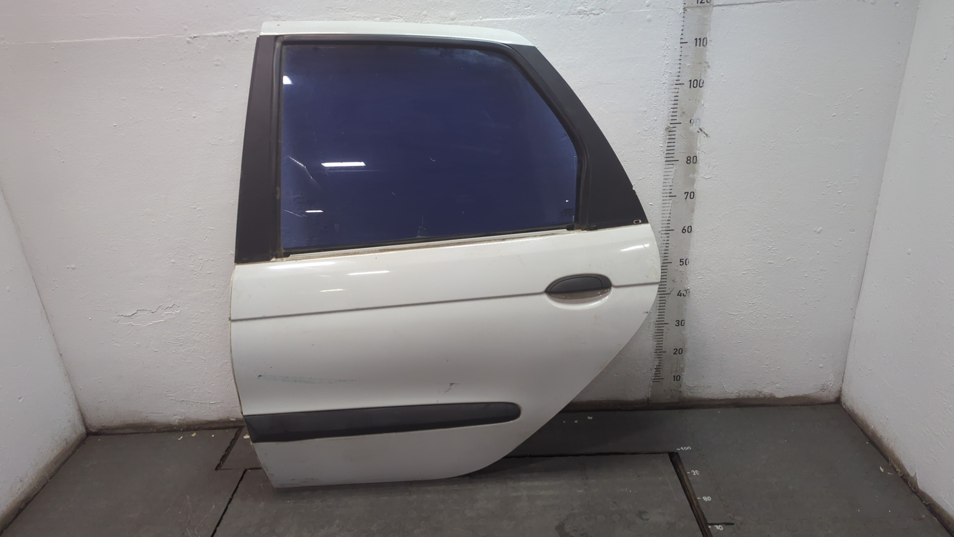 Дверь задняя левая