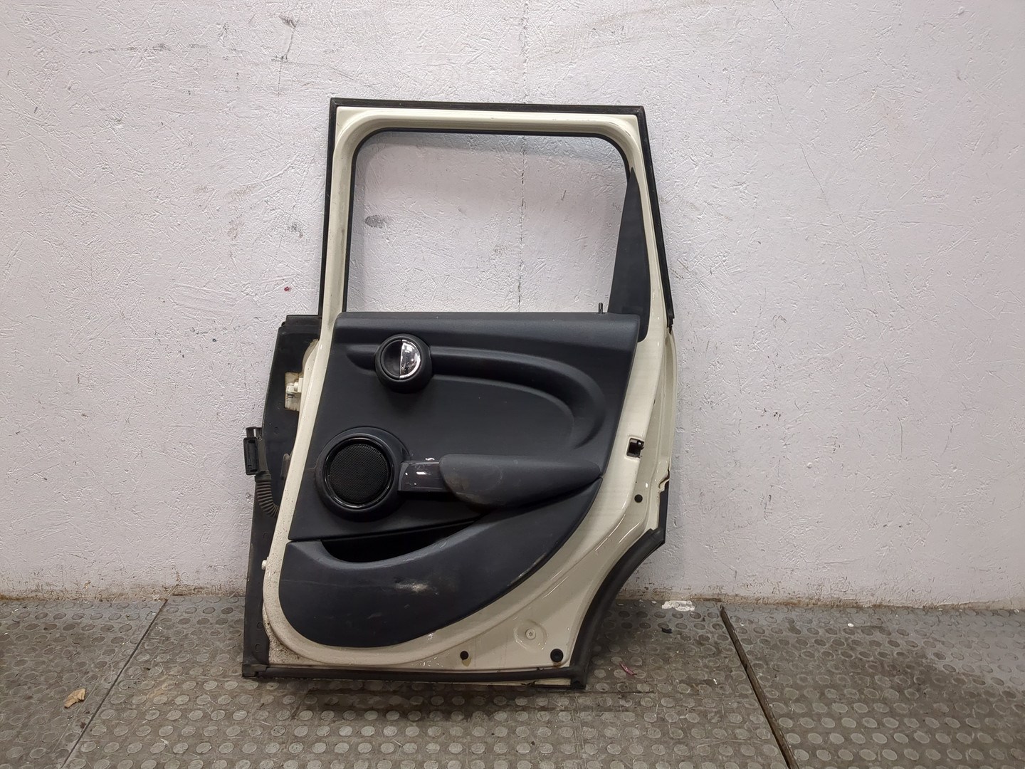 Дверь задняя правая