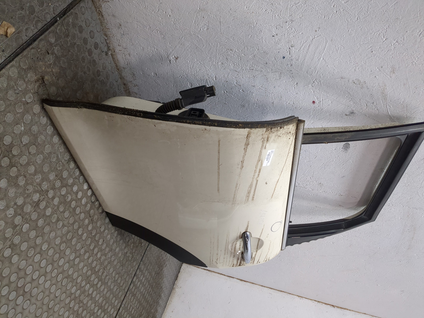 Дверь задняя левая