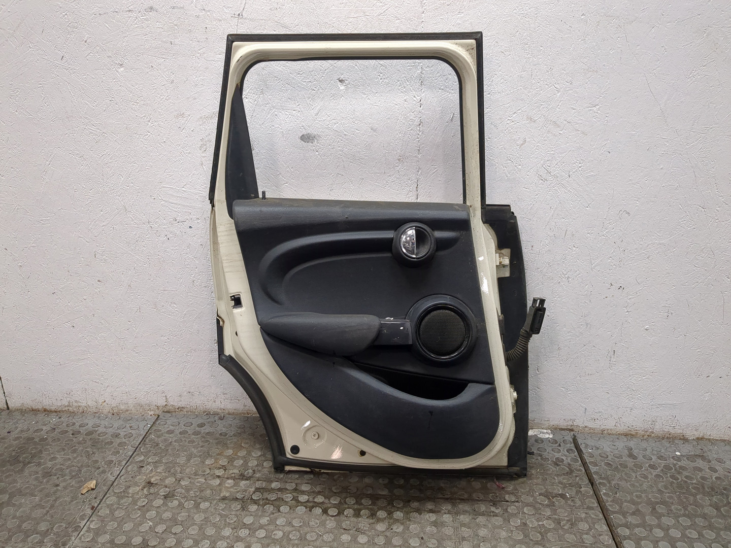 Дверь задняя левая