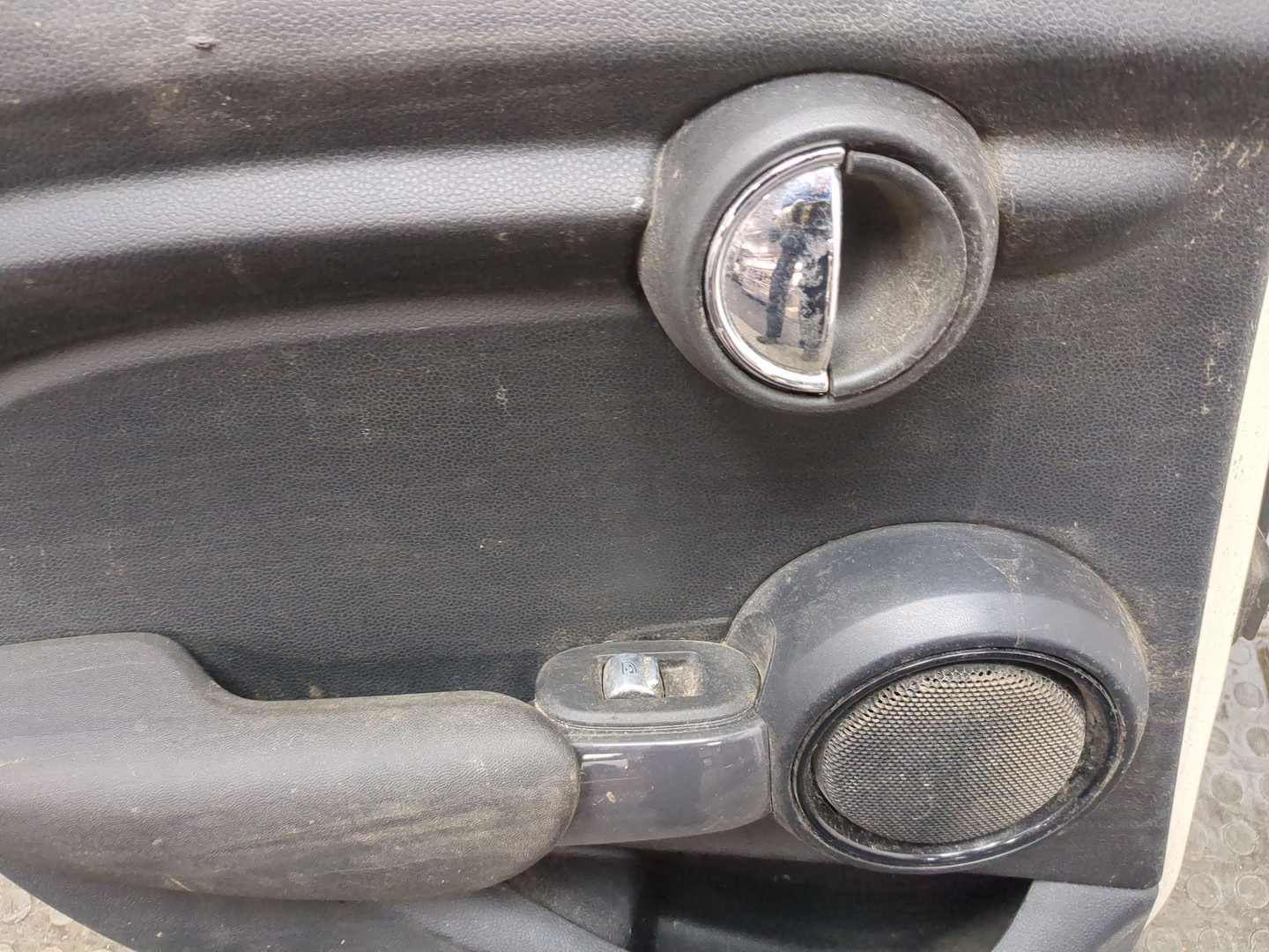 Дверь задняя левая