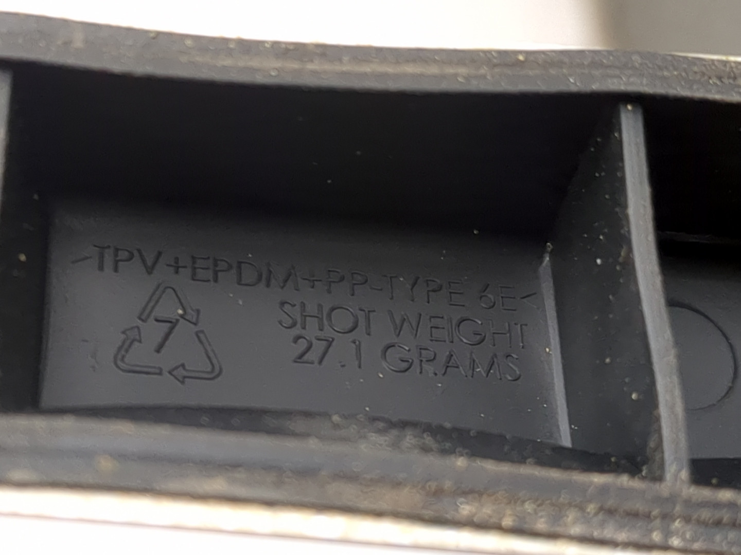 Рейлинг (релинг) правый (планка на крышу)