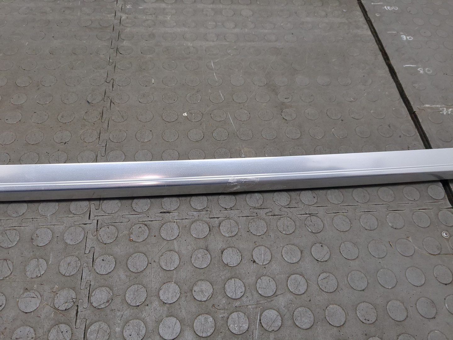 Рейлинг (релинг) правый (планка на крышу)