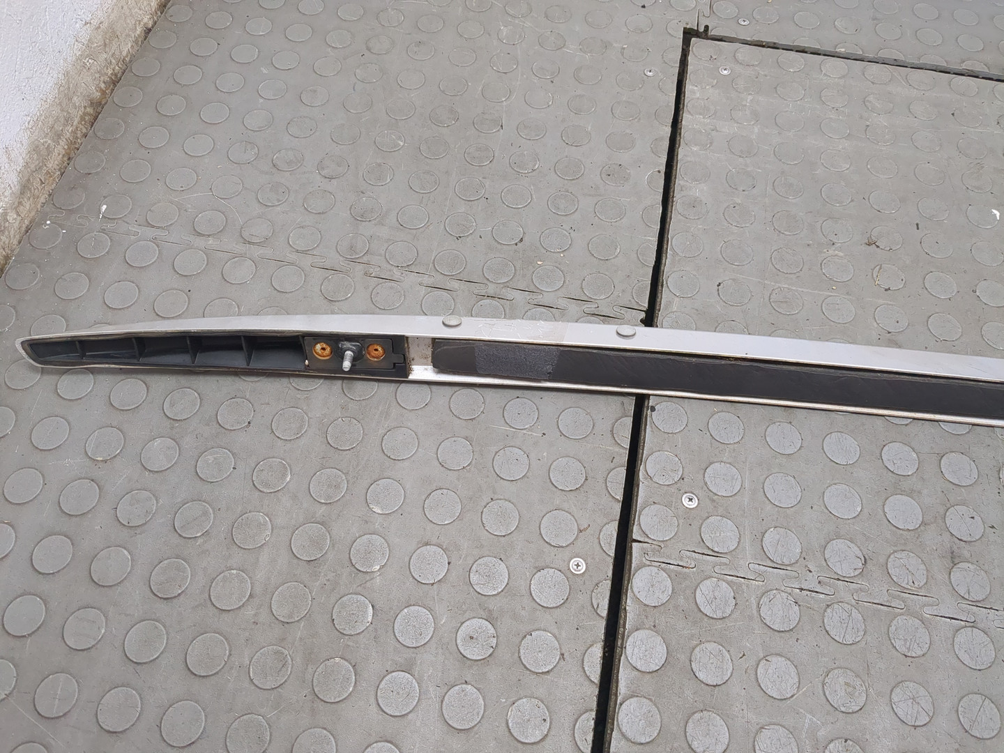 Рейлинг (релинг) правый (планка на крышу)