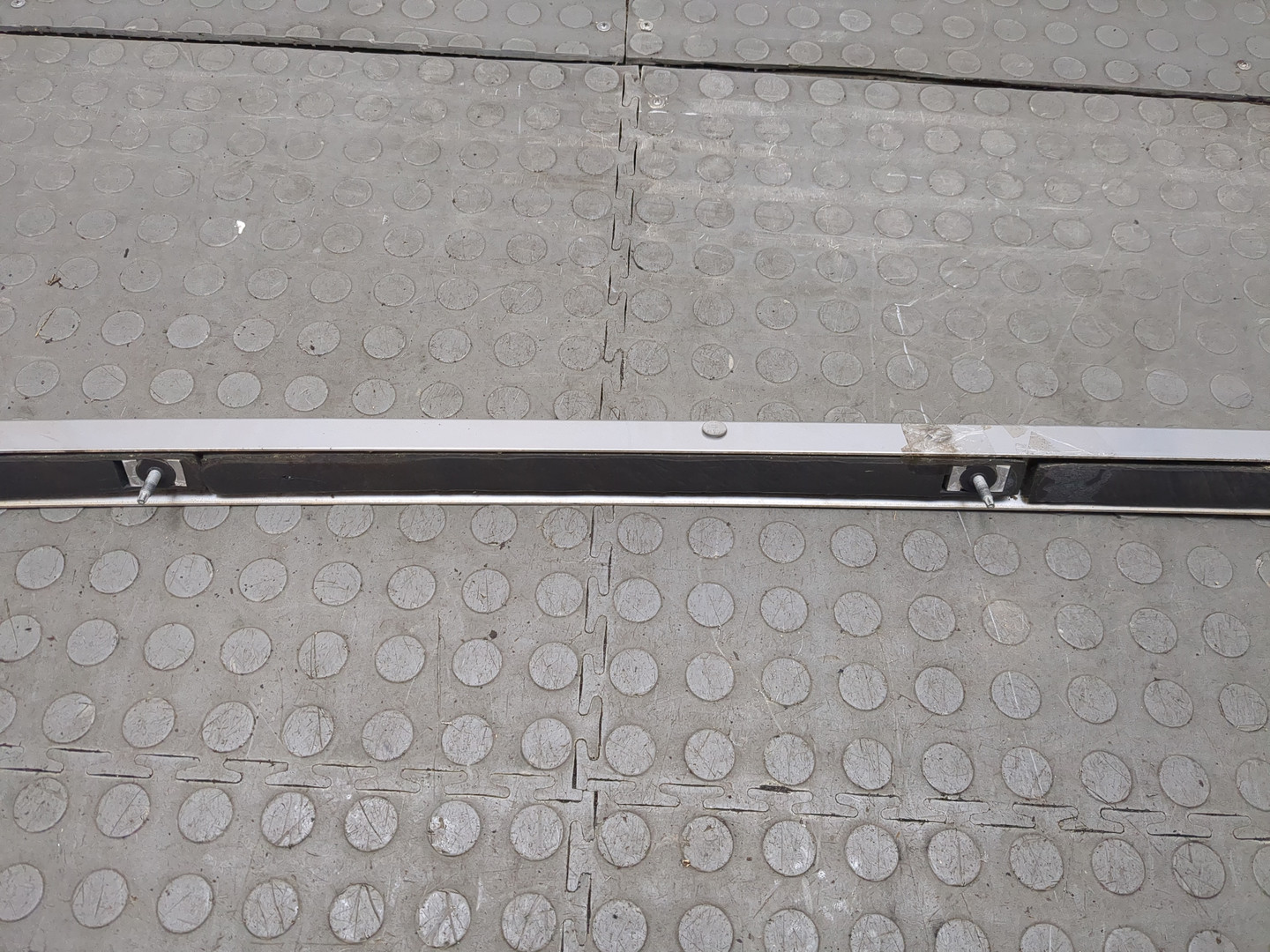 Рейлинг (релинг) правый (планка на крышу)