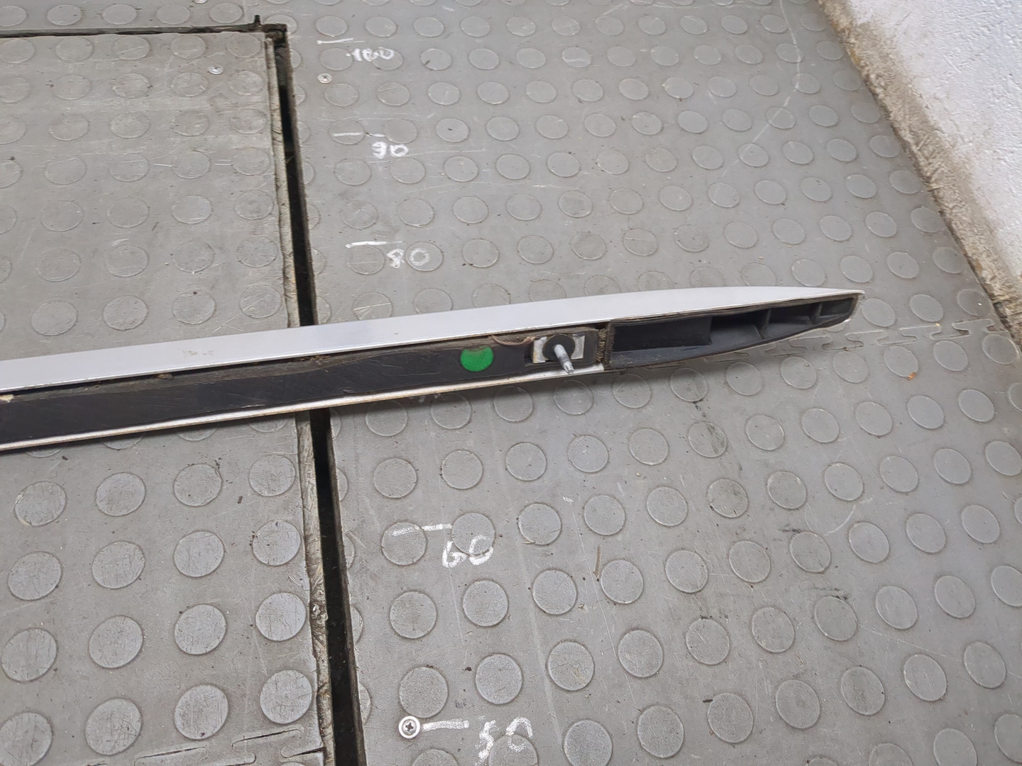 Рейлинг (релинг) правый (планка на крышу)