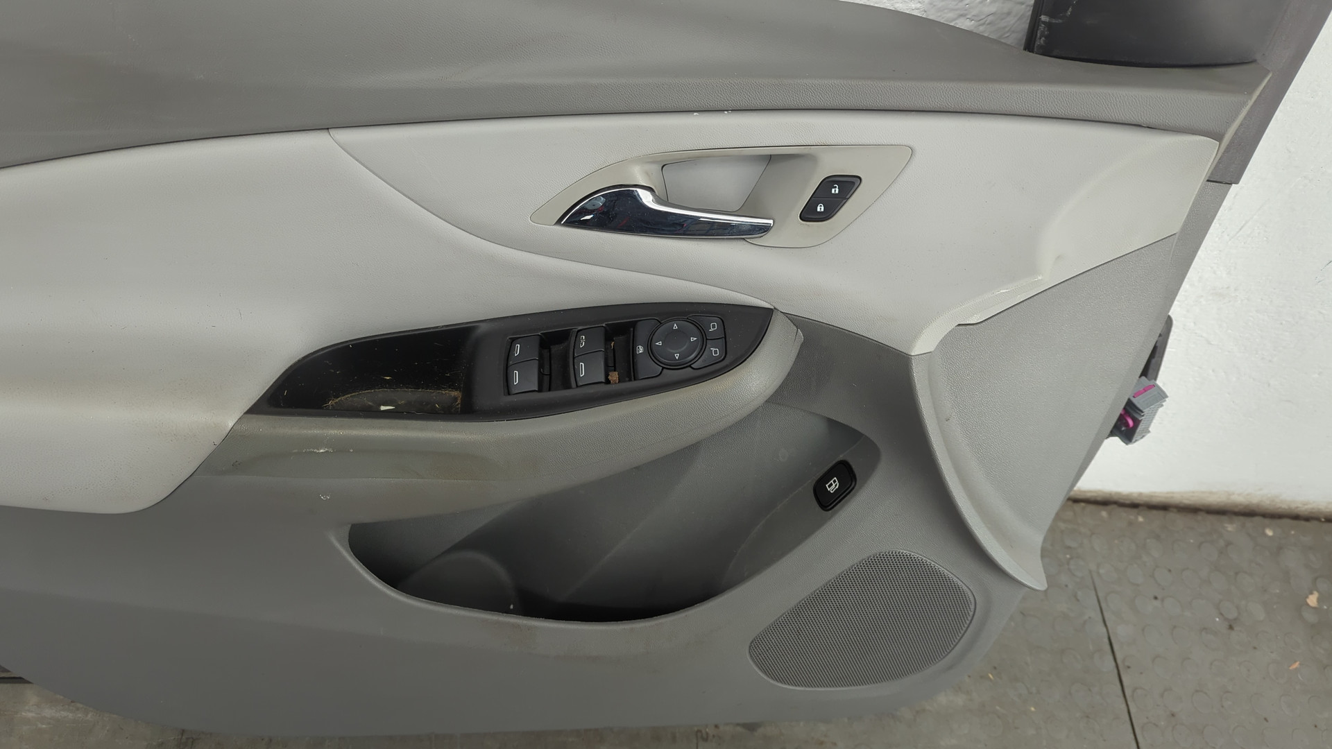 Дверь передняя левая