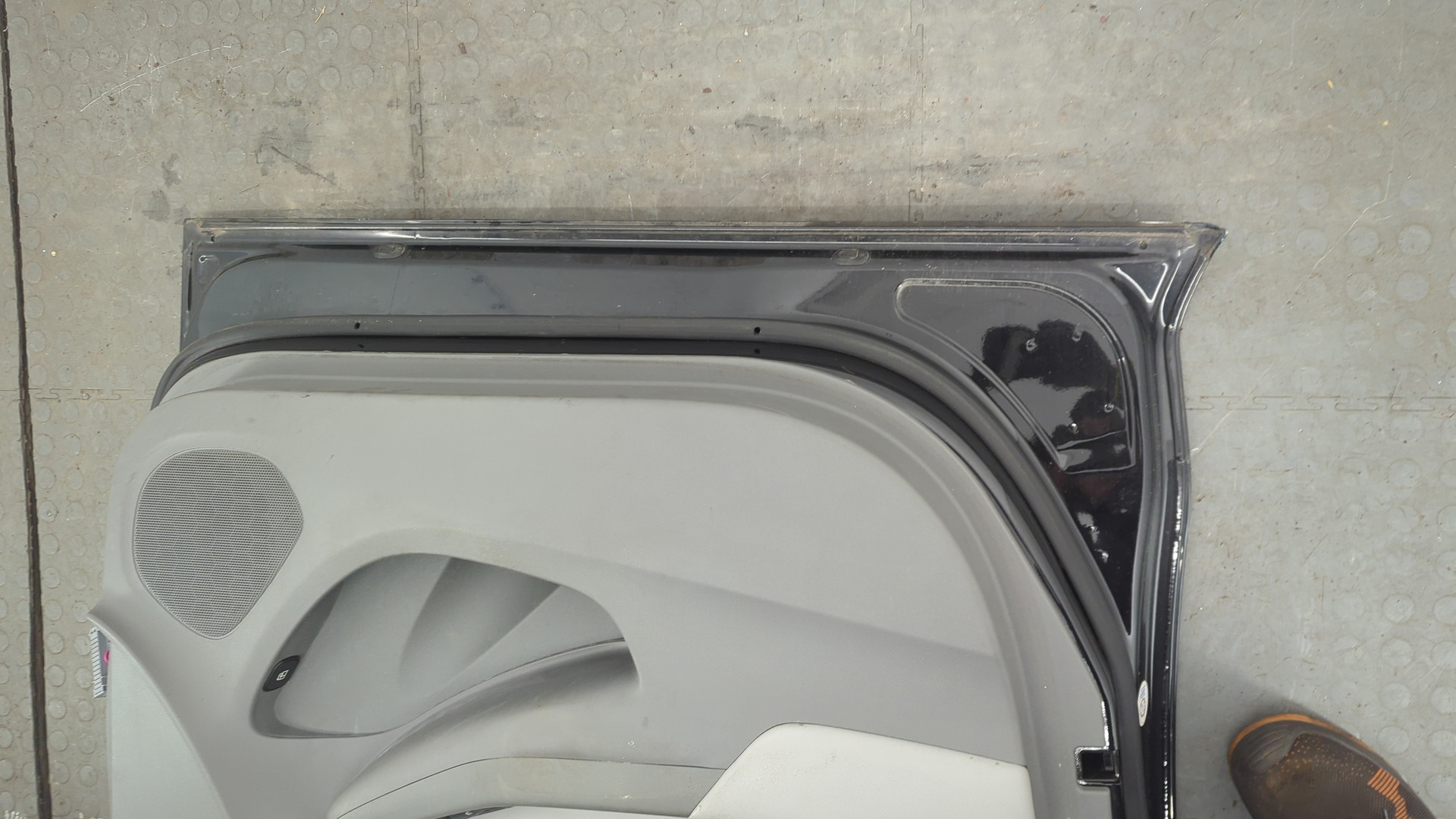 Дверь передняя левая