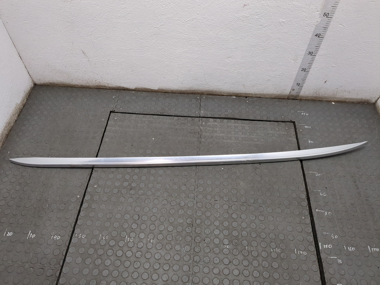 Рейлинг (релинг) левый (планка на крышу)