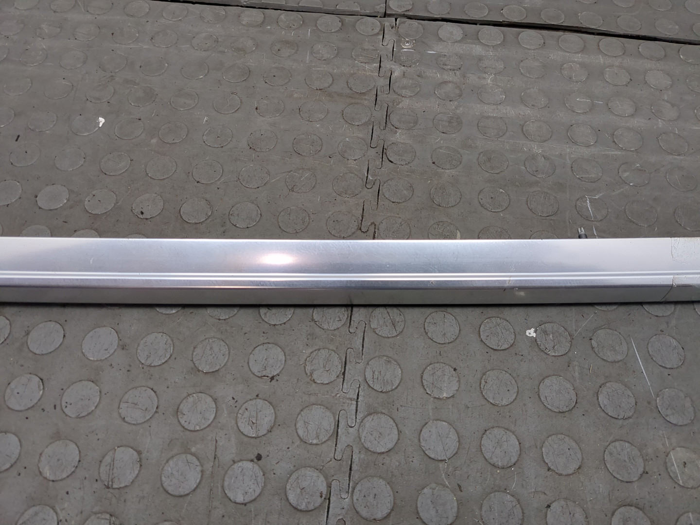 Рейлинг (релинг) левый (планка на крышу)