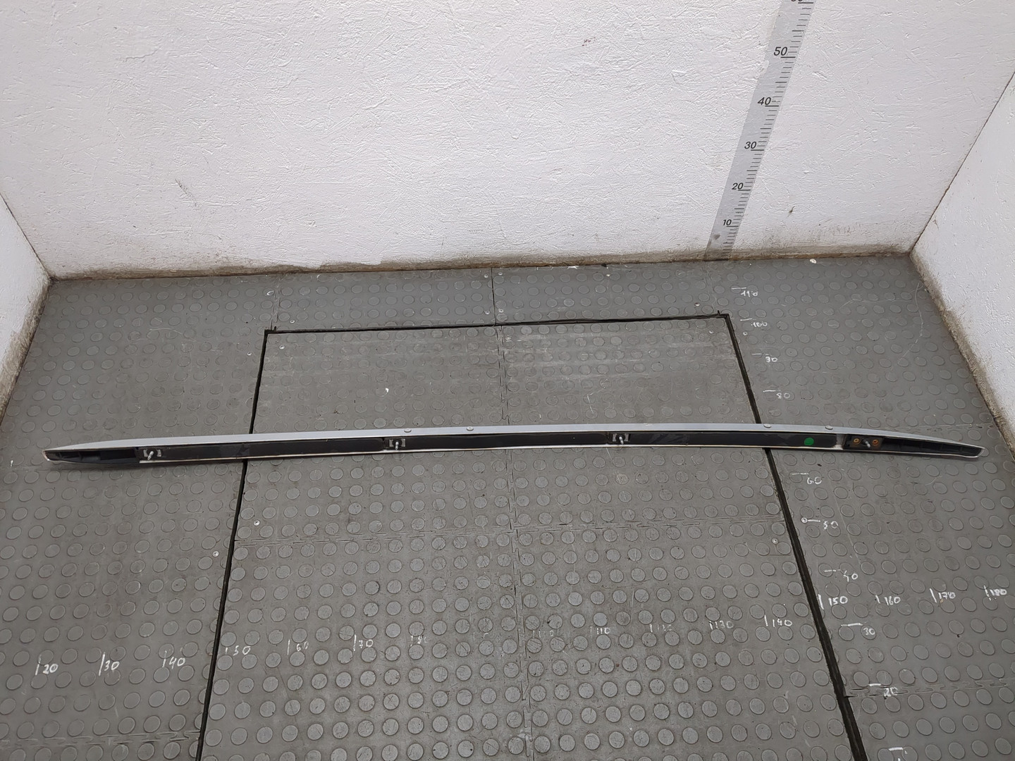 Рейлинг (релинг) левый (планка на крышу)