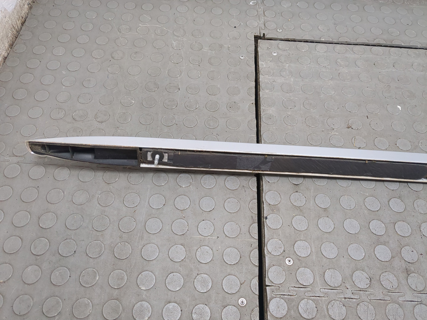 Рейлинг (релинг) левый (планка на крышу)