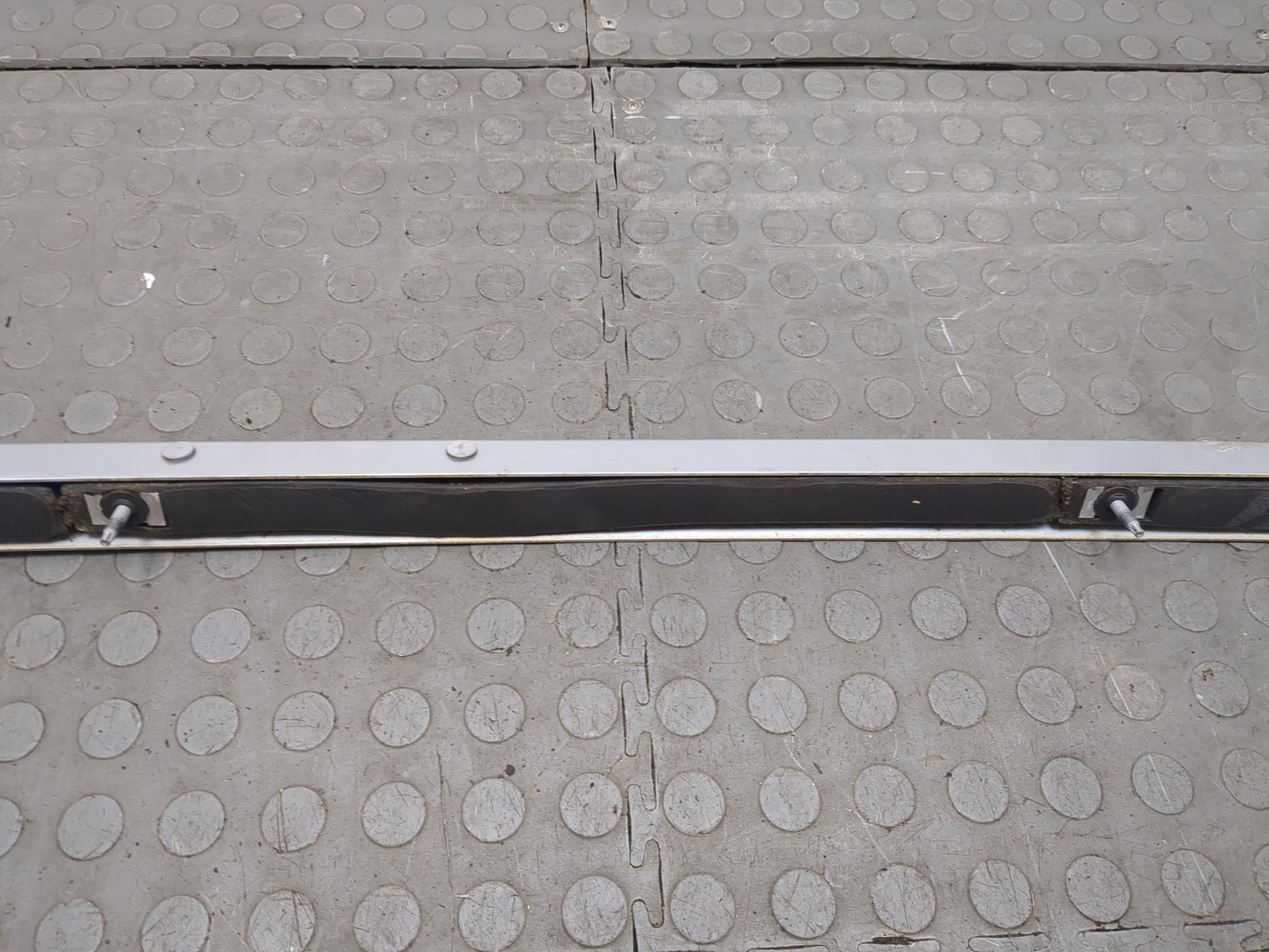 Рейлинг (релинг) левый (планка на крышу)