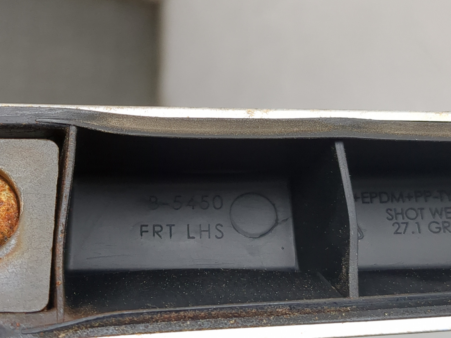 Рейлинг (релинг) левый (планка на крышу)