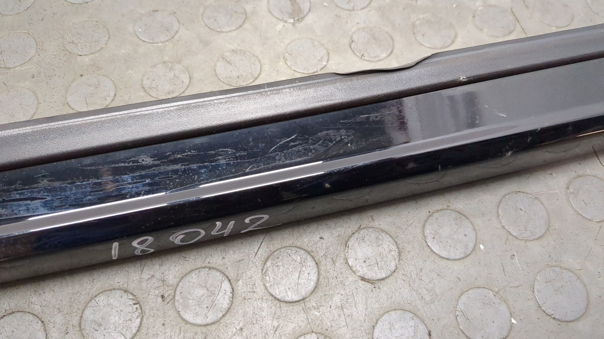 Рейлинг (релинг) левый (планка на крышу)