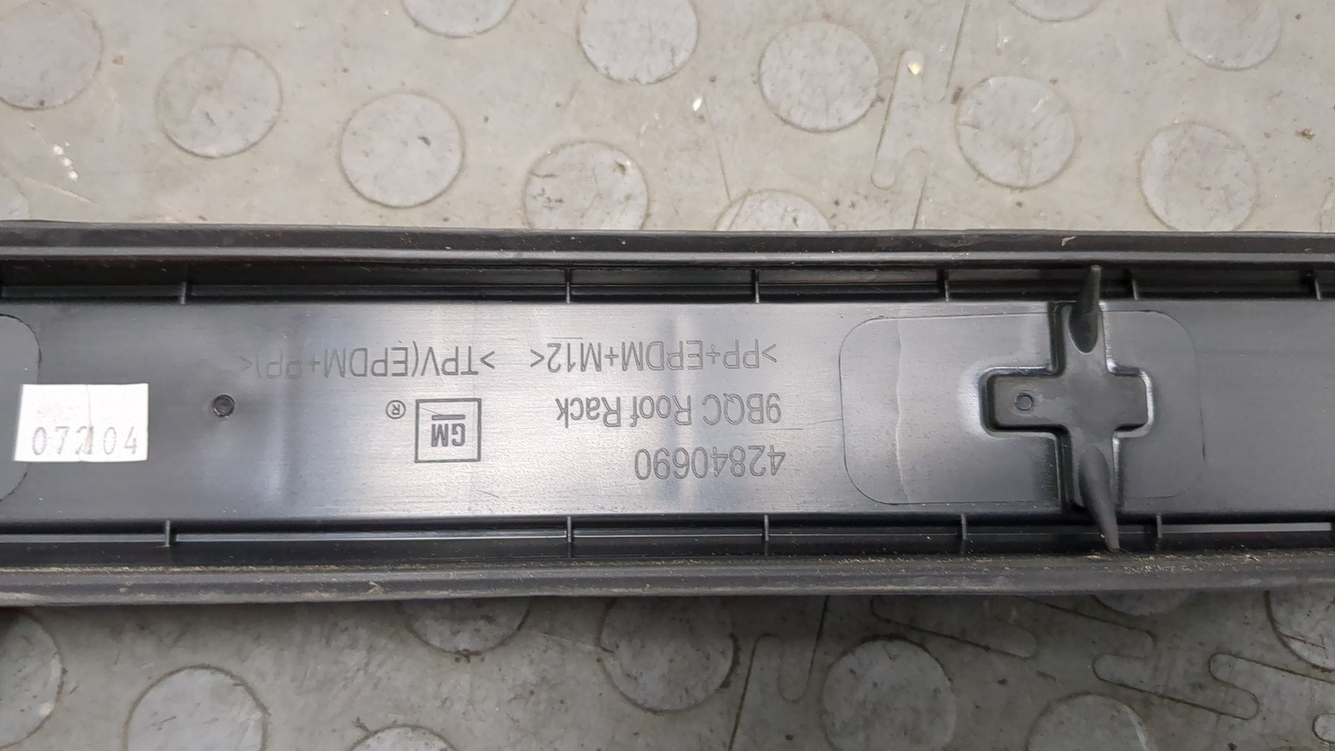 Рейлинг (релинг) левый (планка на крышу)