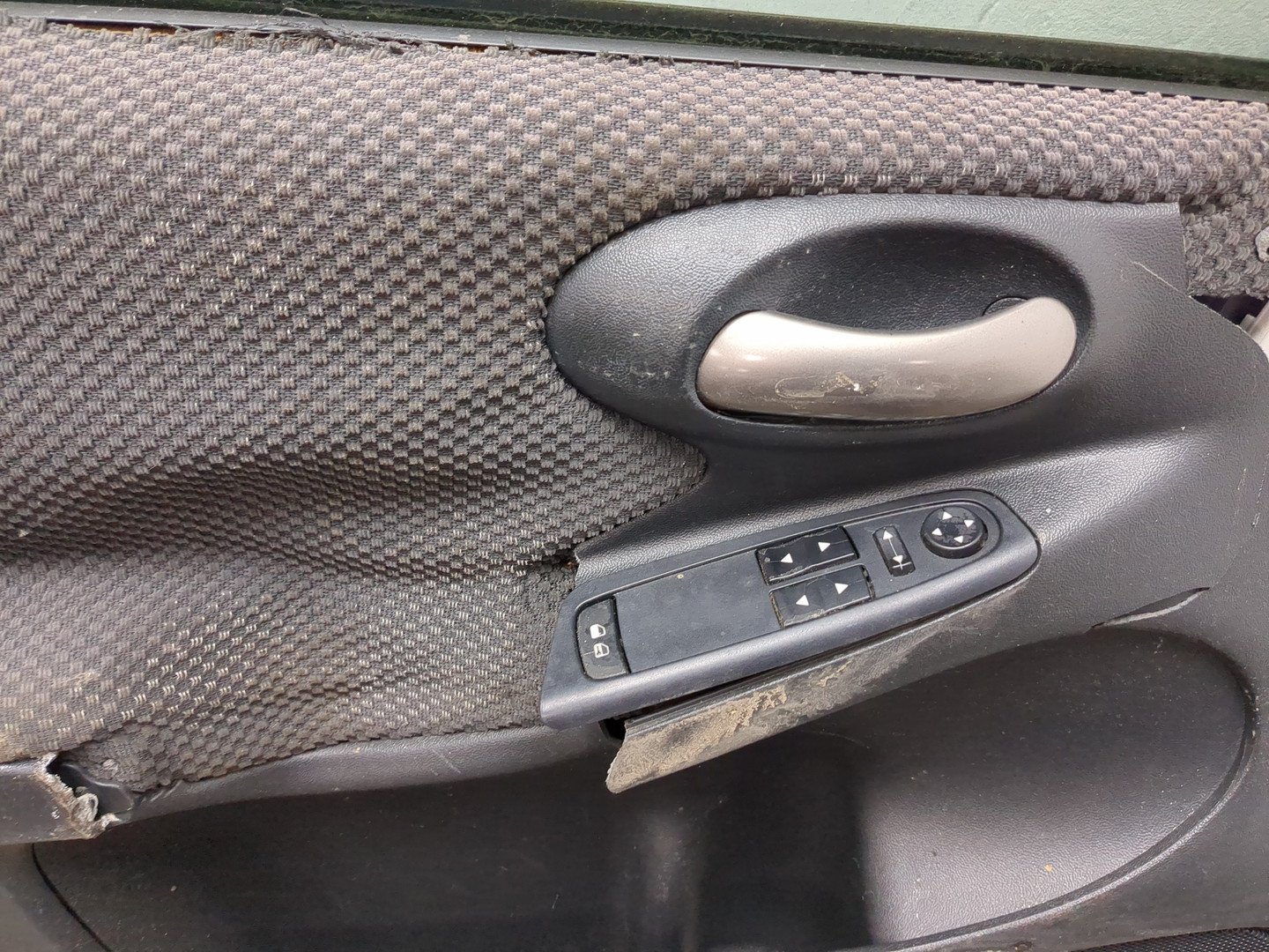 Дверь передняя левая