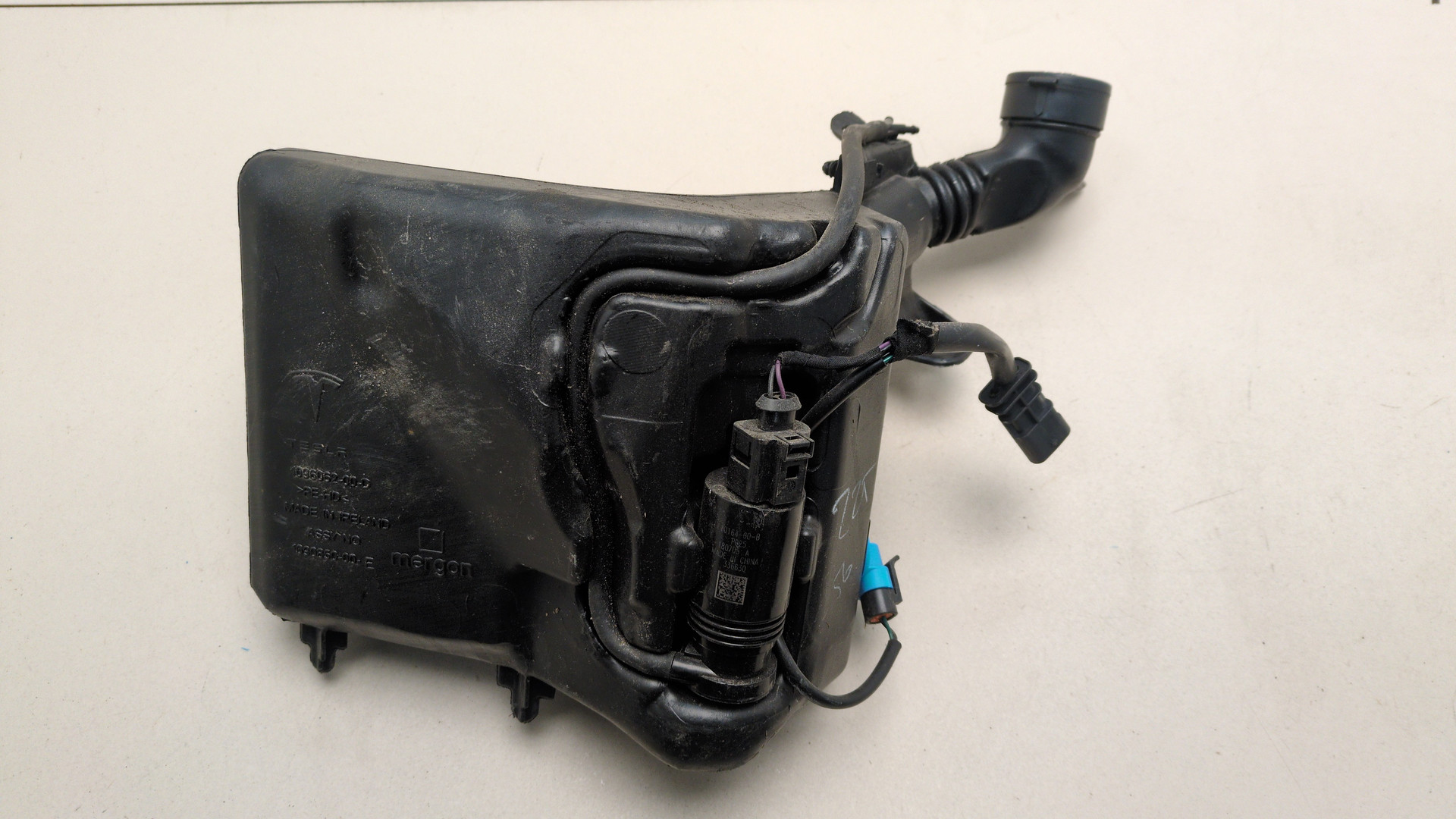 Бачок омывателя лобового стекла