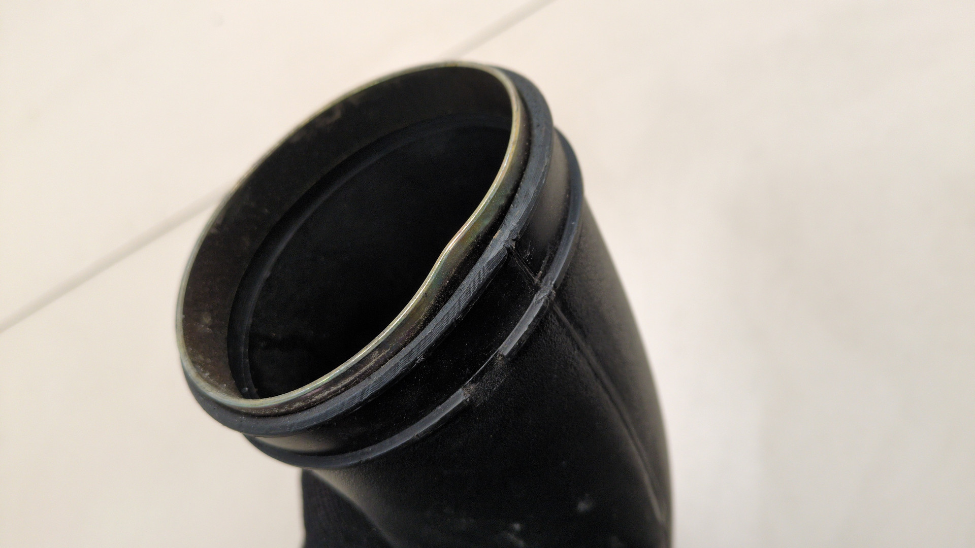 Патрубок воздушного фильтра