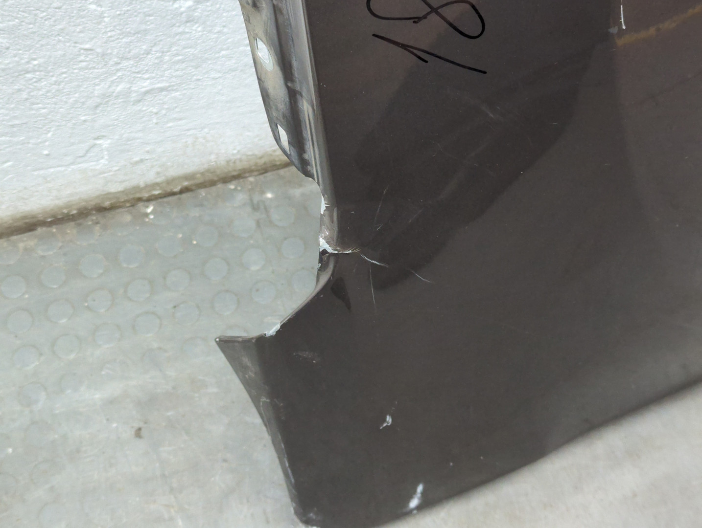 Крыло переднее правое