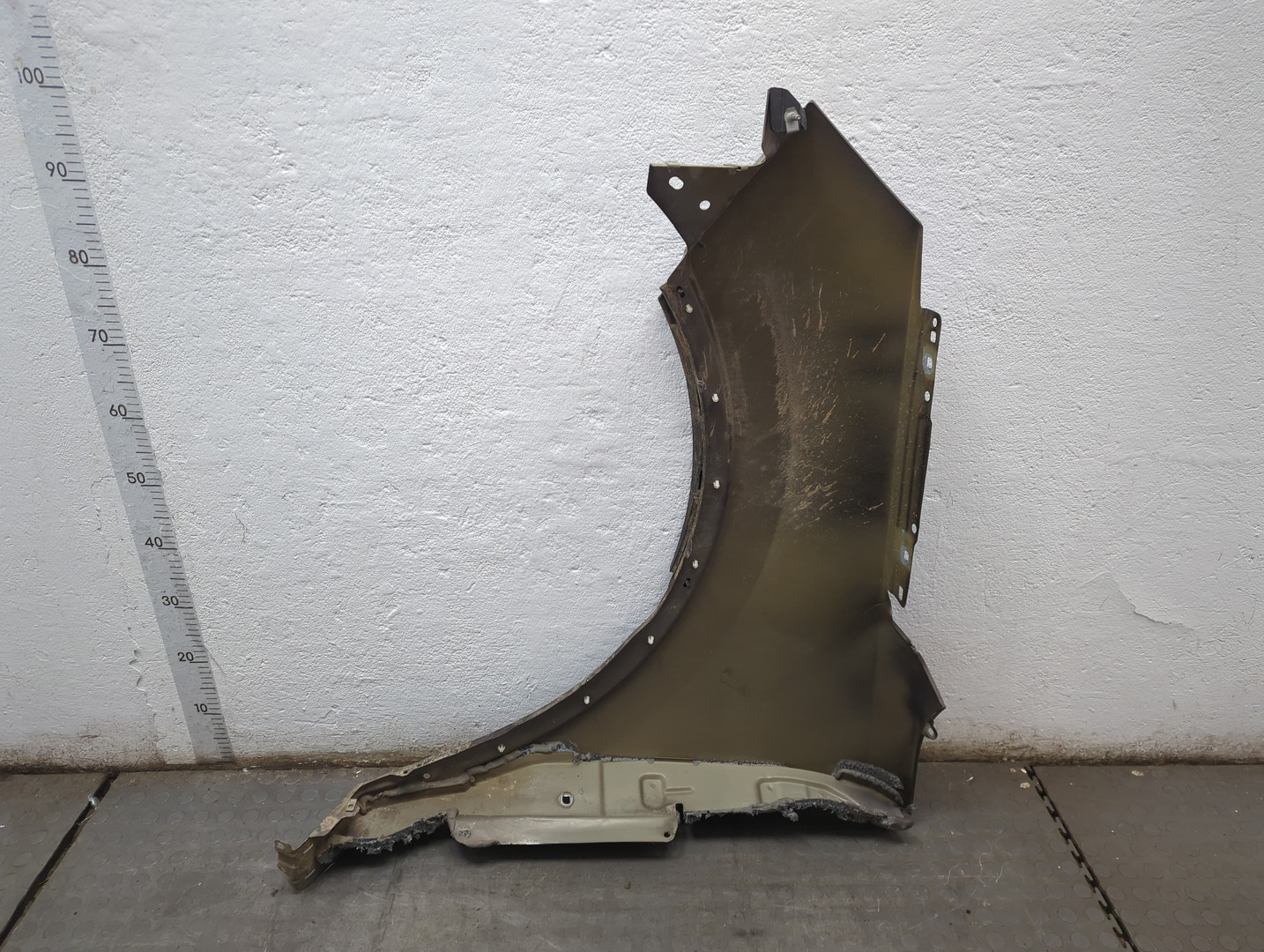 Крыло переднее правое