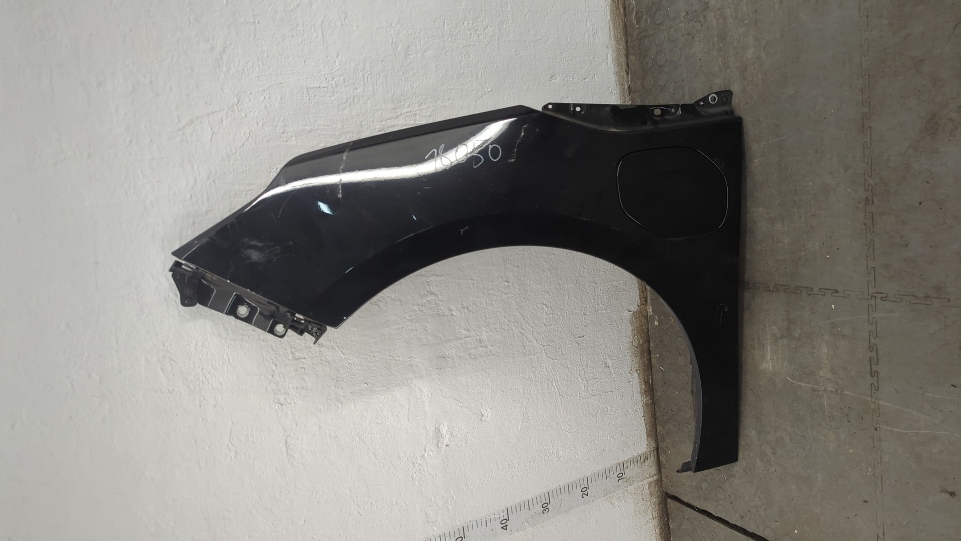 Крыло переднее левое