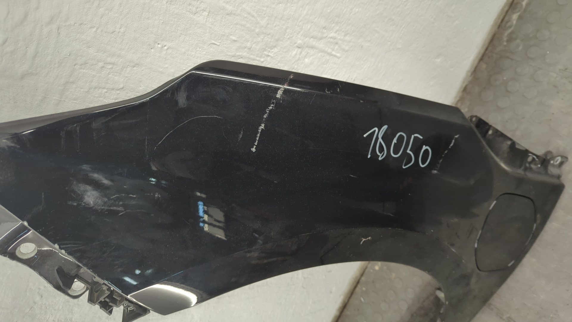 Крыло переднее левое