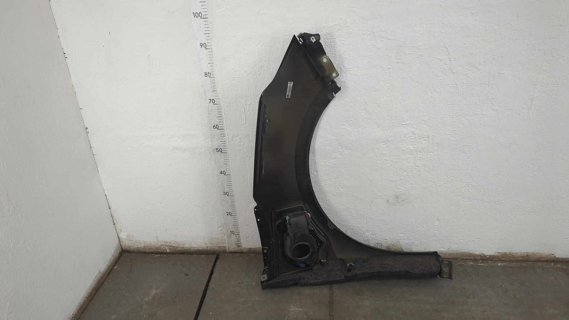 Крыло переднее левое