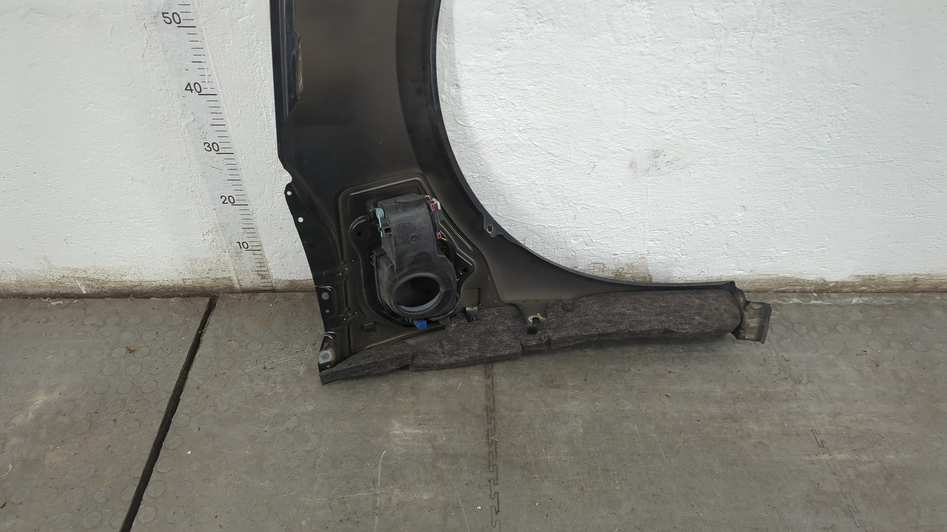 Крыло переднее левое