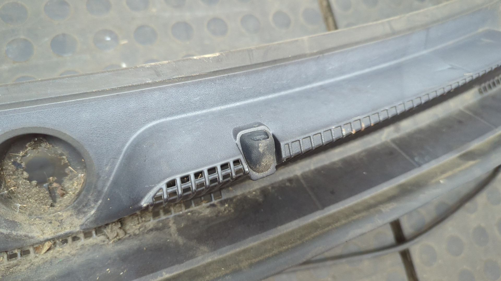 Решетка стеклоочистителей (Жабо)