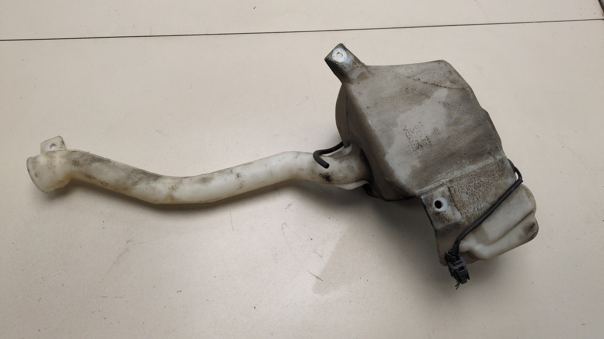 Бачок омывателя лобового стекла