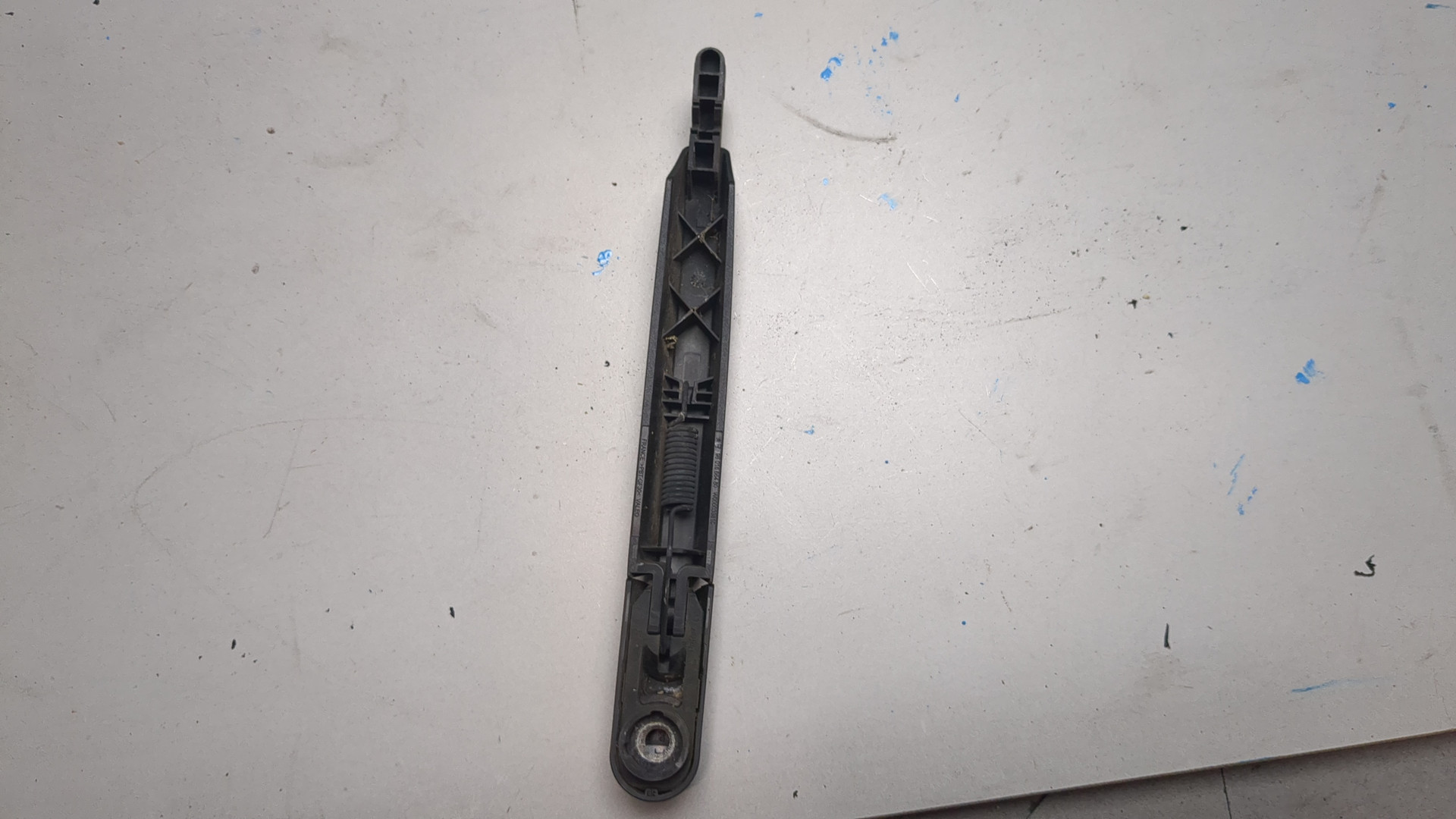 Поводок стеклоочистителя заднего