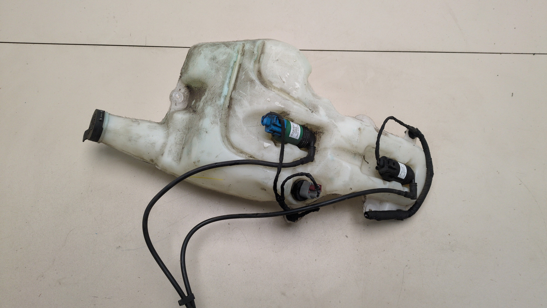 Бачок омывателя лобового стекла