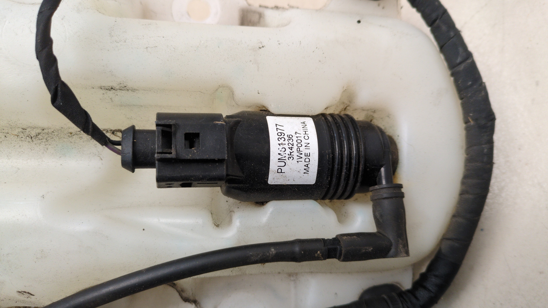 Бачок омывателя лобового стекла