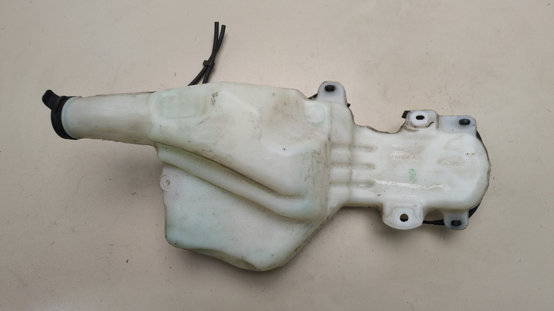 Бачок омывателя лобового стекла