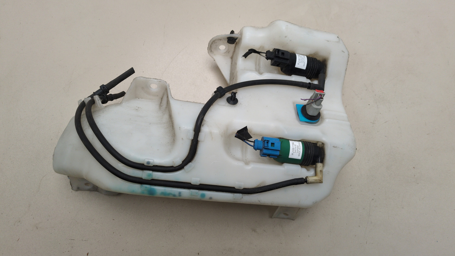 Бачок омывателя лобового стекла