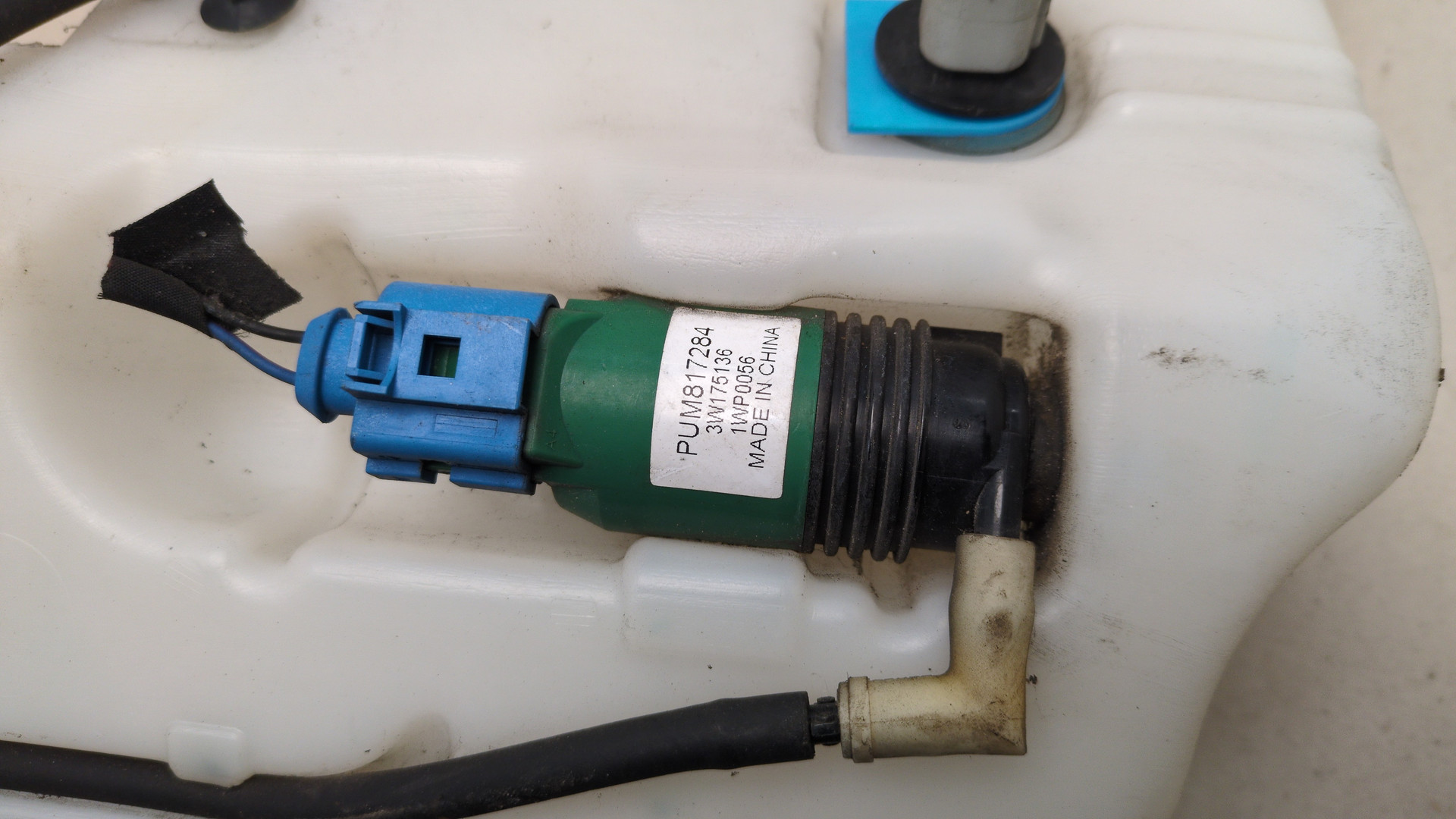 Бачок омывателя лобового стекла