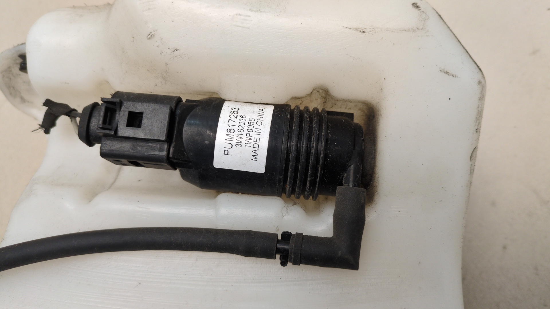 Бачок омывателя лобового стекла